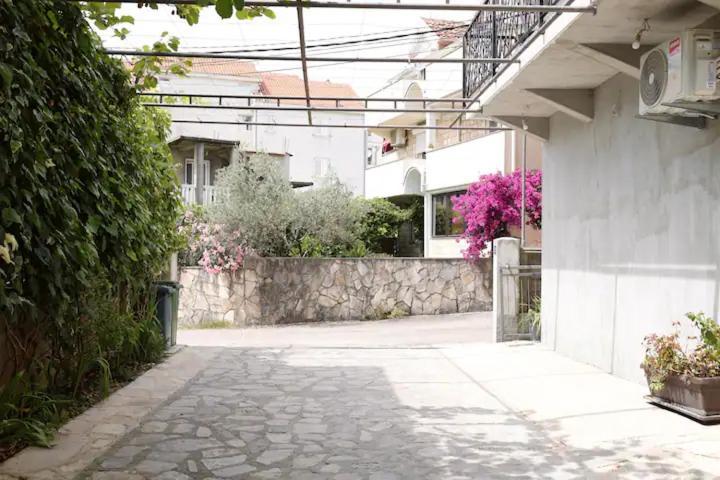 R&m Tivat
