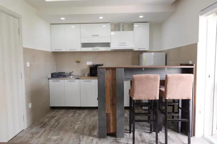 Apartment R&m *