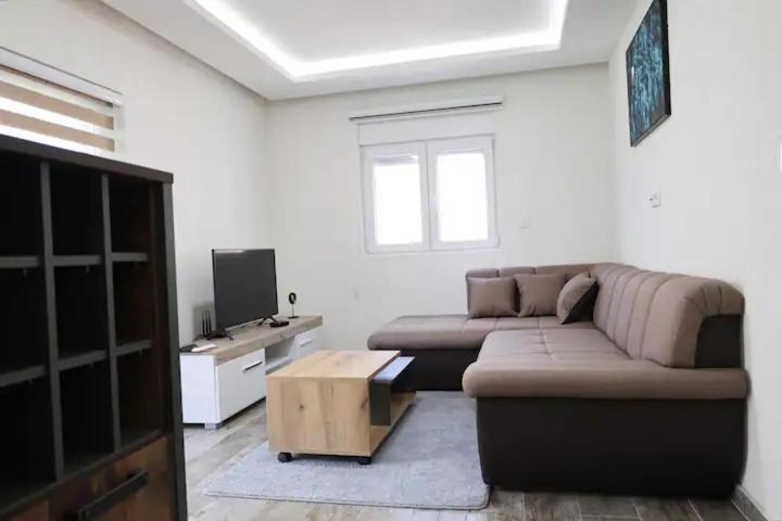 R&m * Tivat